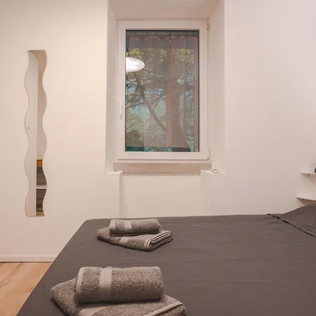 Free Netflix & Wi-fi Modern Roiano *